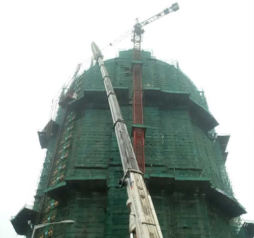 涉县吊车在工地上作业